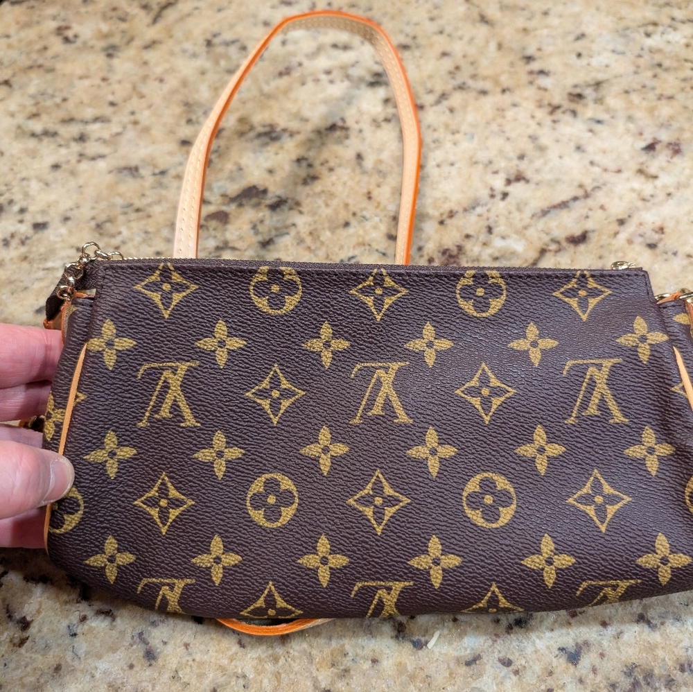 Louis Vuitton Monogram Eva Pochette with Gold Chain And Cardholder - Picture 6 of 13